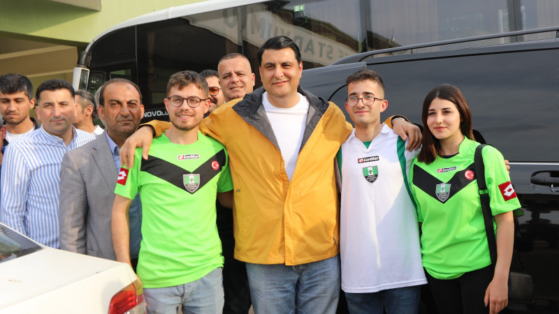 BAŞKAN YILMAZ, TAKIMINI YALNIZ BIRAKMADI  -ŞEHİTKAMİL BELEDİYESPOR, FİNALE YÜKSELDİ