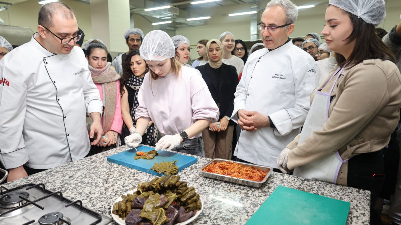 GİBTÜ’de Kültürel Buluşma:  Uluslararası Öğrenciler Türk Mutfağını Keşfetti!