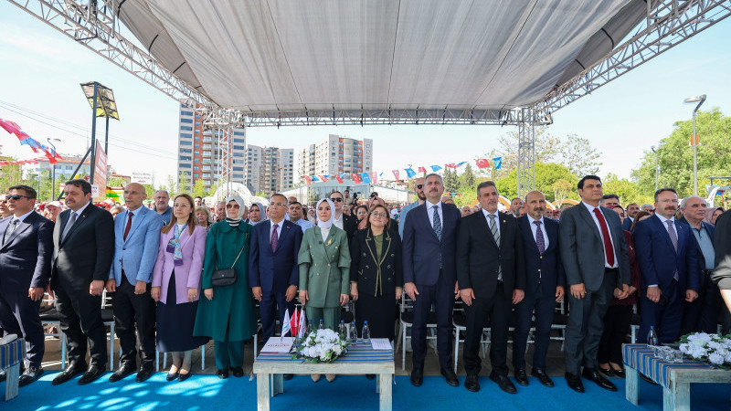 GAZİANTEP AİLE FESTİVALİ BAKAN GÖKTAŞ’IN KATILIMIYLA AÇILDI 