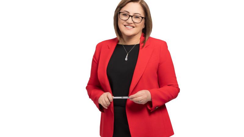 ŞAHİN: “GELECEĞİMİZİ AYDINLATAN EN BÜYÜK GÜÇ ÖĞRETMENLERİMİZDİR”