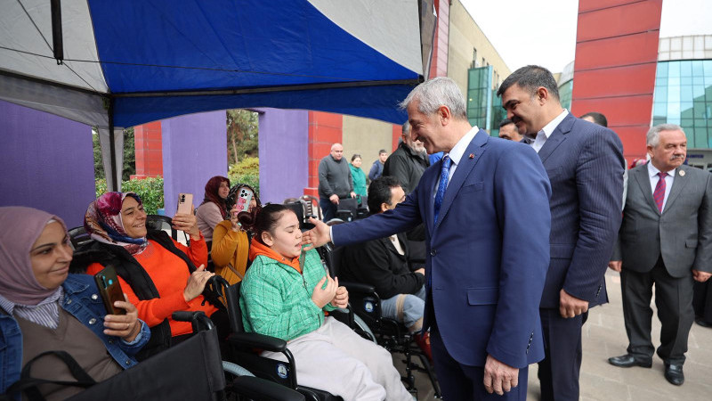 ŞAHİNBEY BELEDİYESİ’NDEN 4.581 ENGELLİ VATANDAŞA AKÜLÜ VE MANUEL TEKERLEKLİ SANDALYE