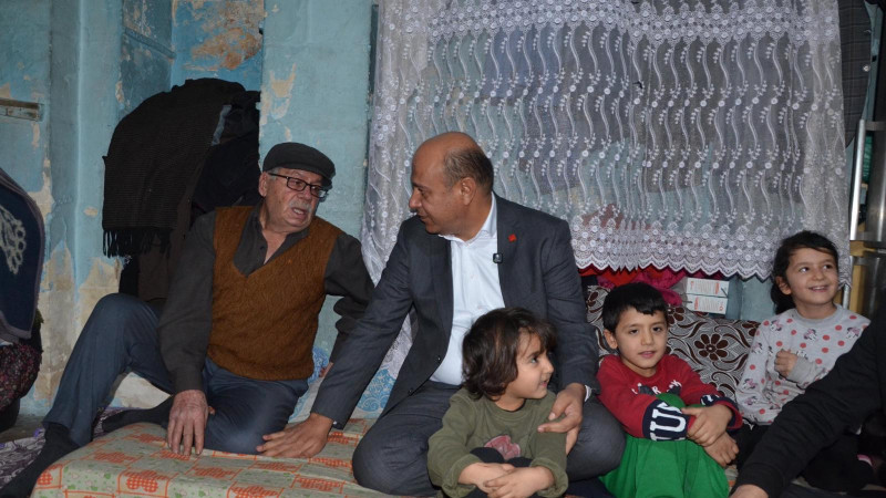 GAZİANTEP’TE YÜREK SIZLATAN GÖRÜNTÜLER: 7 KİŞİ TEK ODADA YAŞAM MÜCADELESİ VERİYOR!