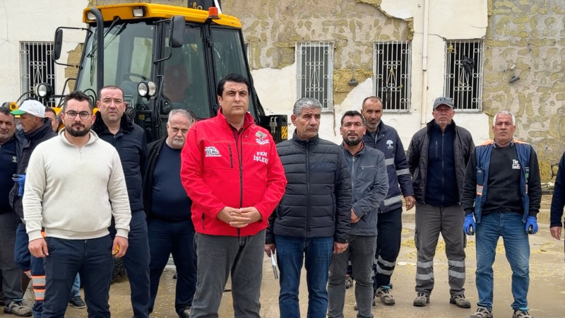BAŞKAN YILMAZ’DAN FIRTINA MAĞDURLARINA 20 BİN TL’LİK DESTEK MÜJDESİ  ŞEHİTKAMİL’DE YARALAR SARILIYOR